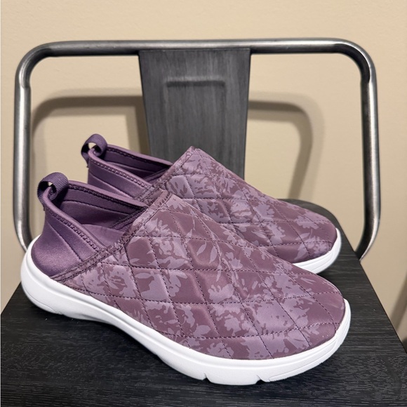 Vera Bradley Shoes - Vera Bradley VB Cloud Convertible Slip-On Shoes Purple Tonal Floral Quilted Sz 7